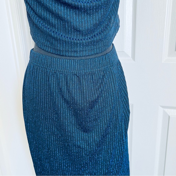 💙 New! 2 Pc Sexy Silver Chain Halter Cowl Neck Blue Sparkle Top & Skirt Size L - Picture 8 of 9